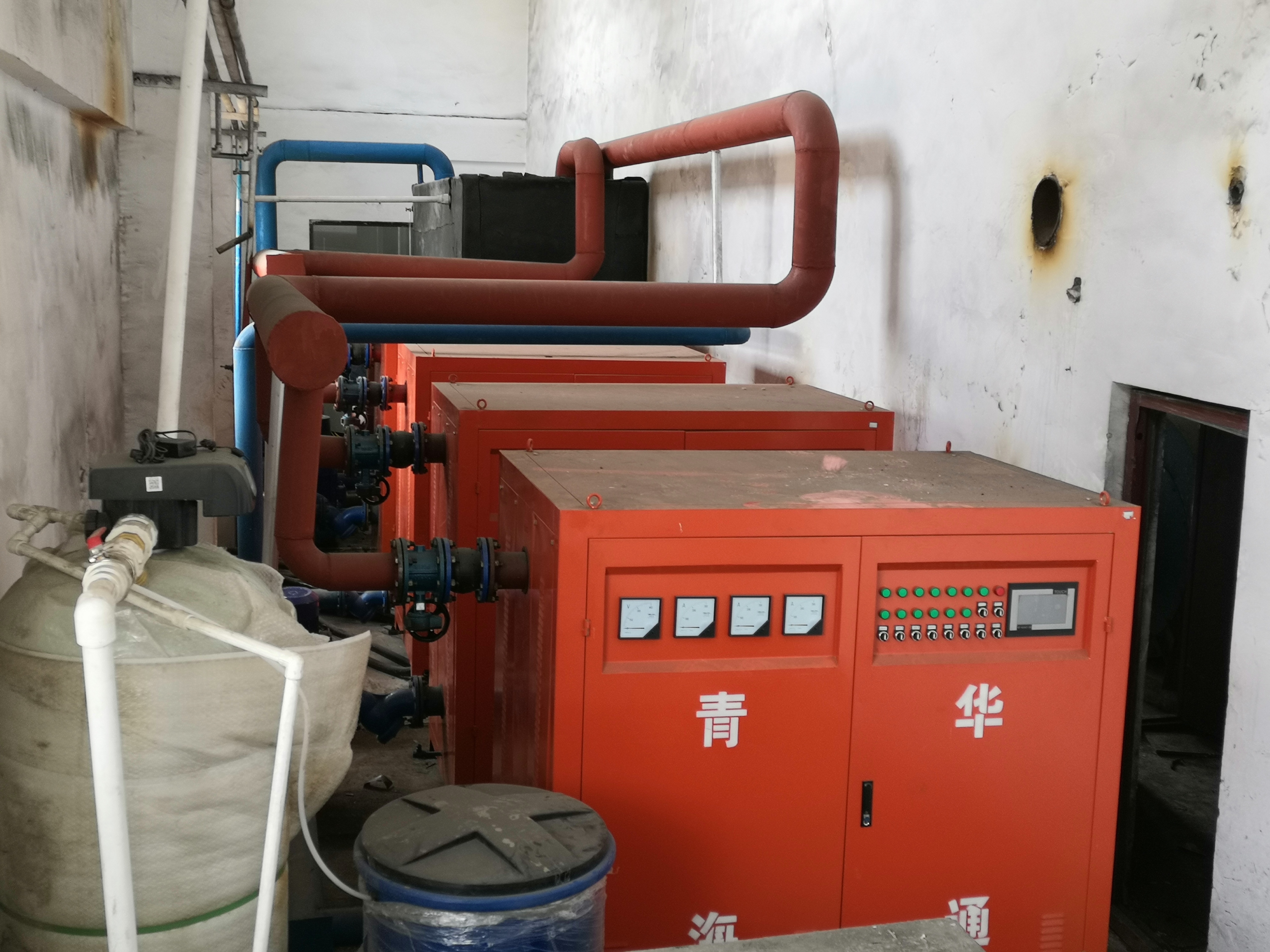 河南縣4臺600KW華通半導體電鍋爐供熱機組